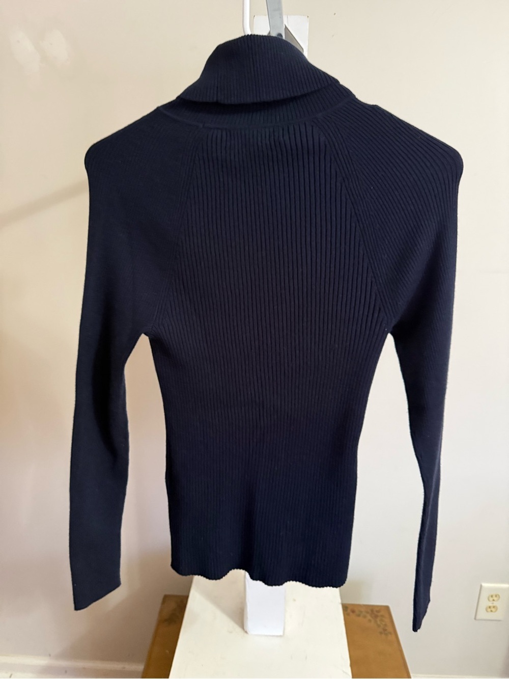 New Banana Republic Ribbed Turtleneck Sweater - Picture 7 of 9
